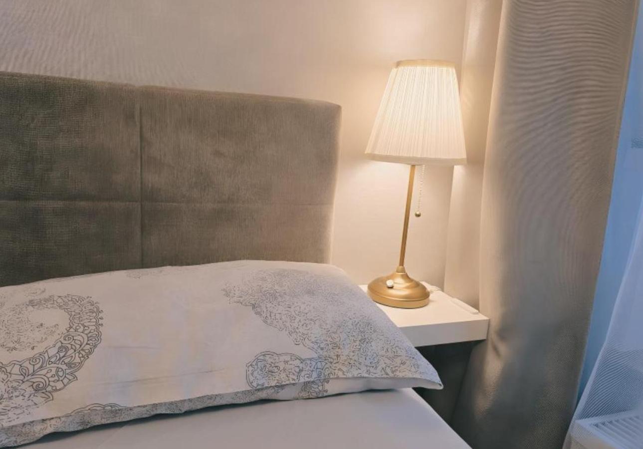Zentrale Design-ferienwohnung Mit Balkon Und Stellplatz In - Apolonialiving Karlsruhe