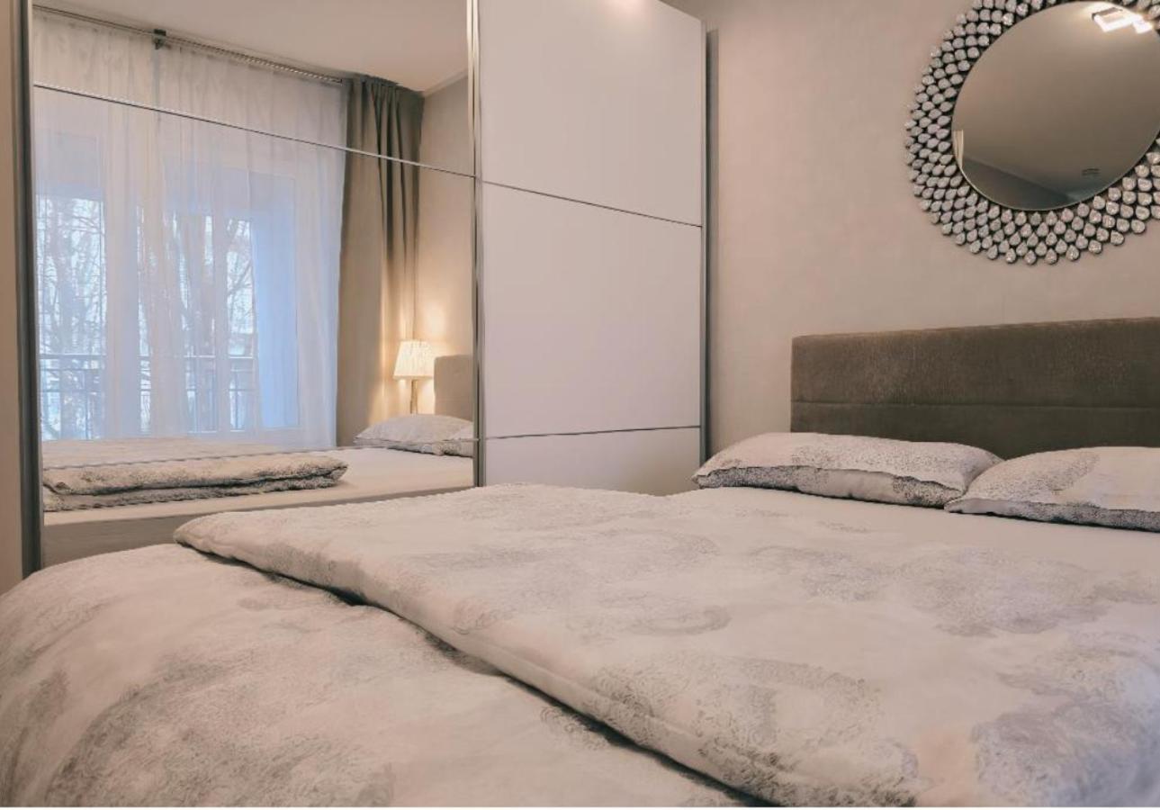 Zentrale Design-ferienwohnung Mit Balkon Und Stellplatz In - Apolonialiving