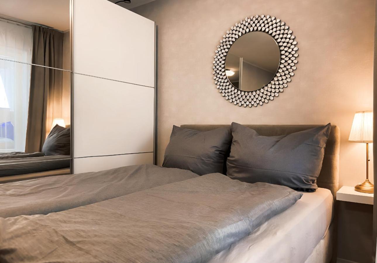 Zentrale Design-ferienwohnung Mit Balkon Und Stellplatz In - Apolonialiving * Karlsruhe