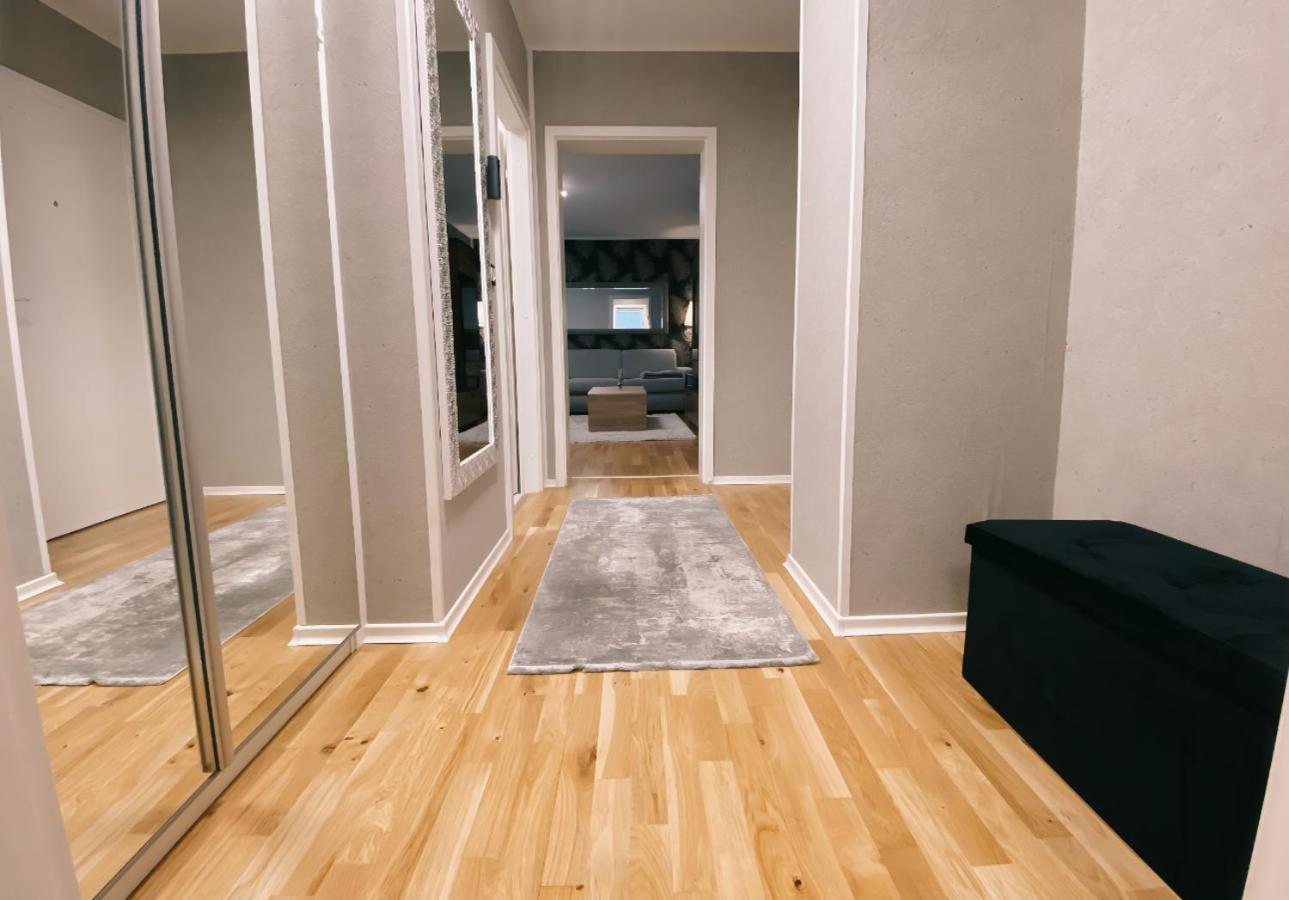 Zentrale Design-ferienwohnung Mit Balkon Und Stellplatz In - Apolonialiving Apartment *