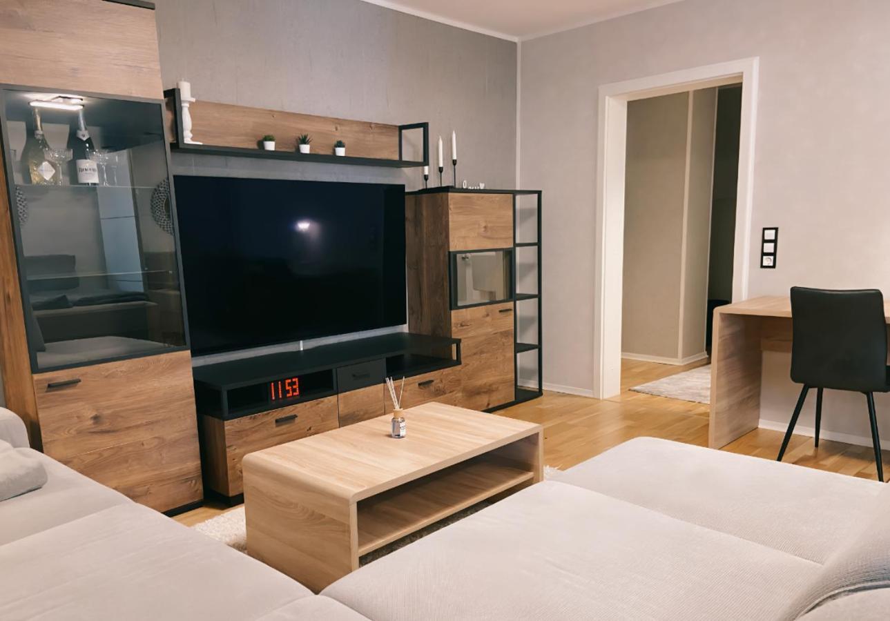 Apartment Zentrale Design-ferienwohnung Mit Balkon Und Stellplatz In - Apolonialiving *