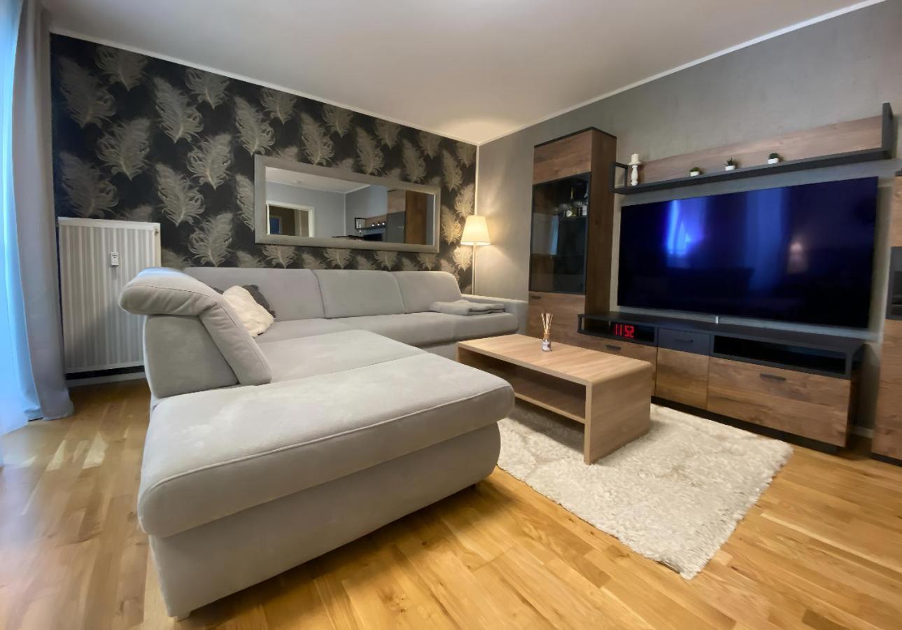 Zentrale Design-ferienwohnung Mit Balkon Und Stellplatz In - Apolonialiving Apartment Karlsruhe
